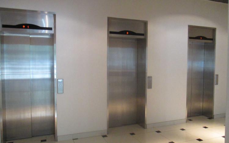 Вид главного лифтового холла